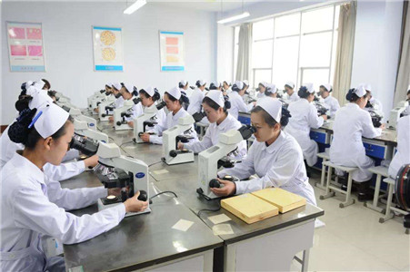 成都卫校护理专业图