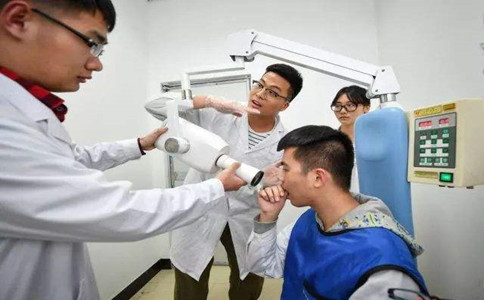 成都卫校口腔专业图 成都卫校口腔专业图