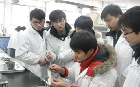 成都卫校药剂专业图