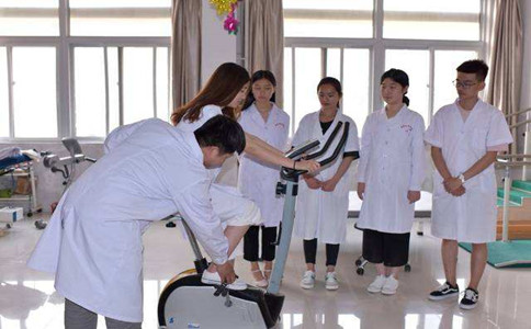 成都卫校康复专业图 成都卫校康复专业图