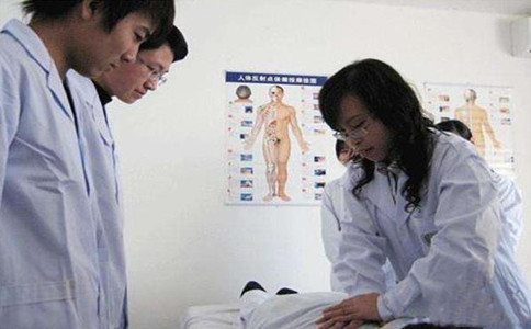 成都卫校针灸推拿学专业图